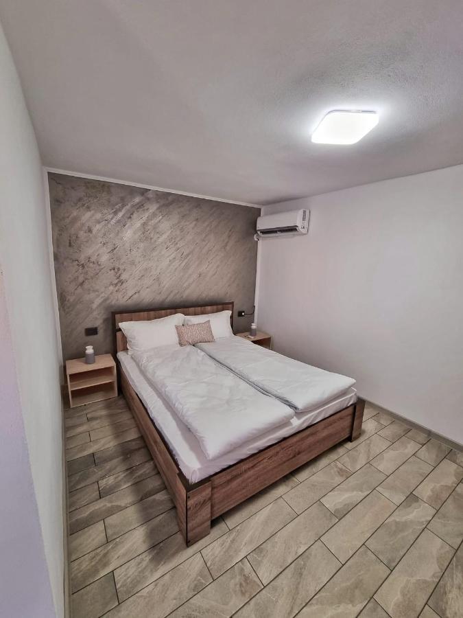 Cabana Varad Coronini Moldova Veche Esterno foto