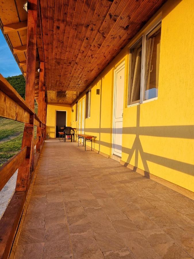 Cabana Varad Coronini Moldova Veche Esterno foto