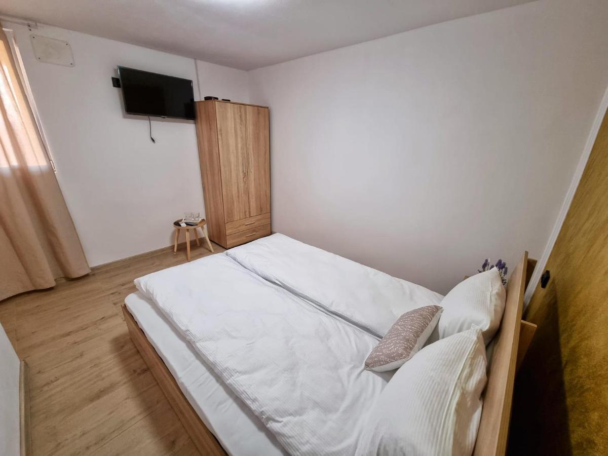 Cabana Varad Coronini Moldova Veche Esterno foto