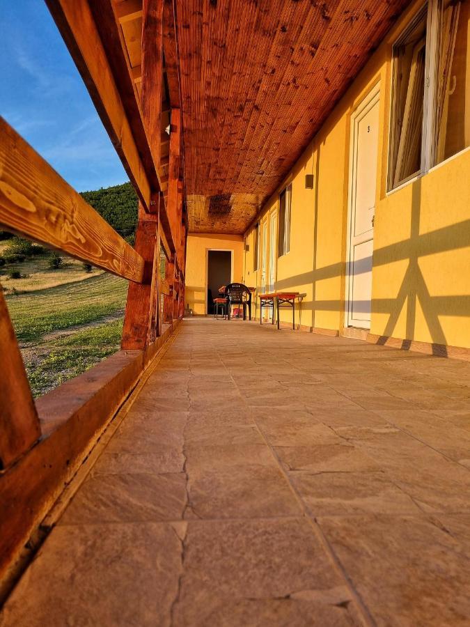 Cabana Varad Coronini Moldova Veche Esterno foto