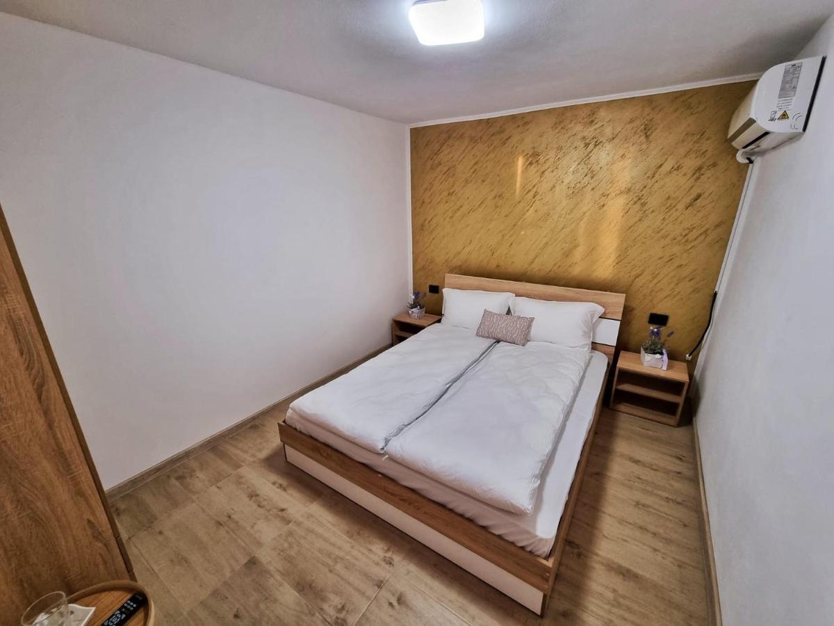 Cabana Varad Coronini Moldova Veche Esterno foto