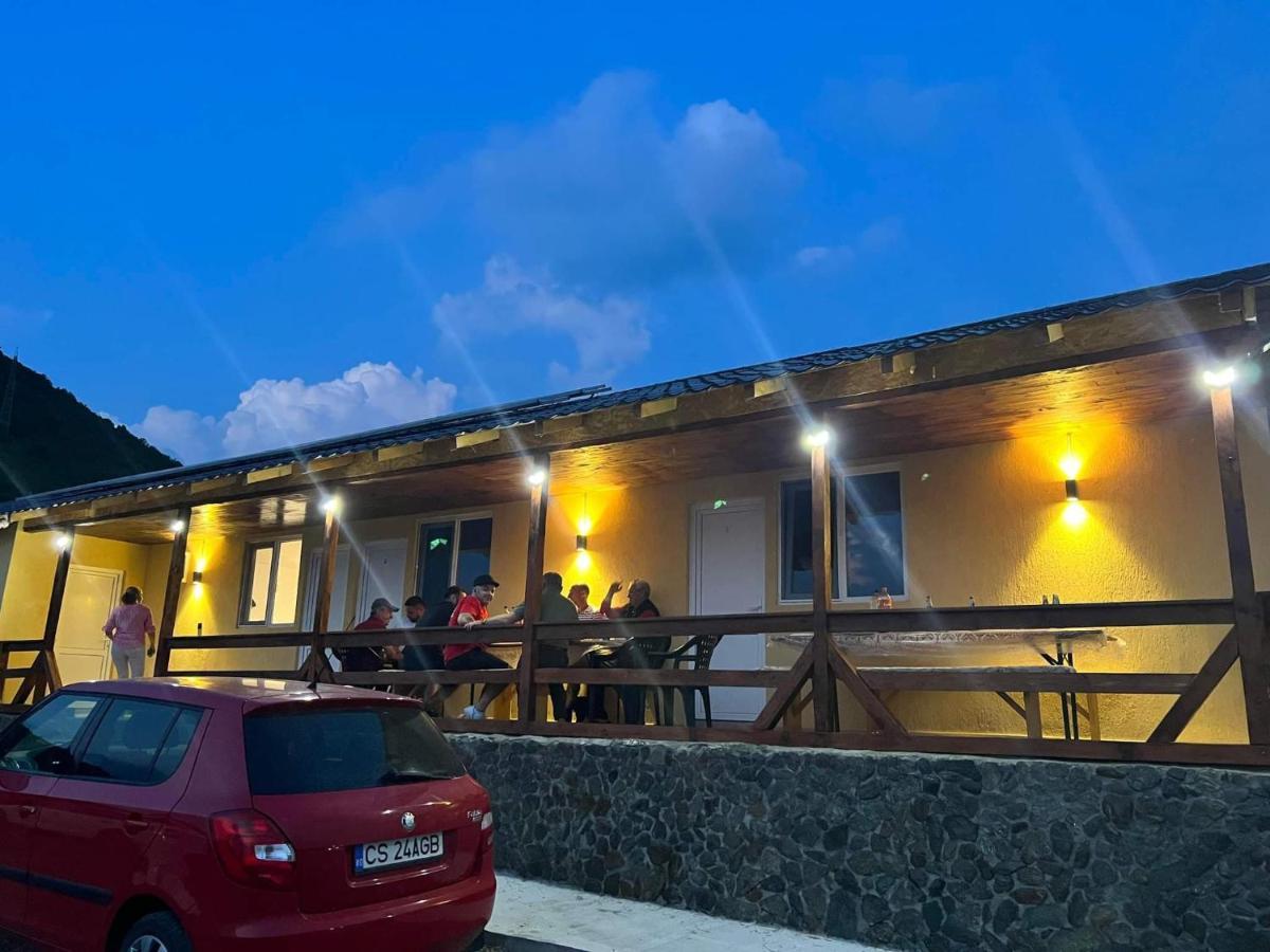 Cabana Varad Coronini Moldova Veche Esterno foto