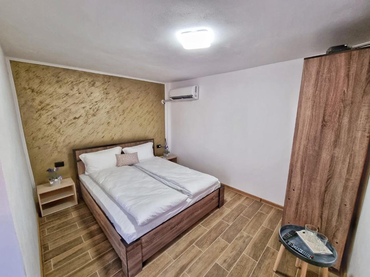 Cabana Varad Coronini Moldova Veche Esterno foto