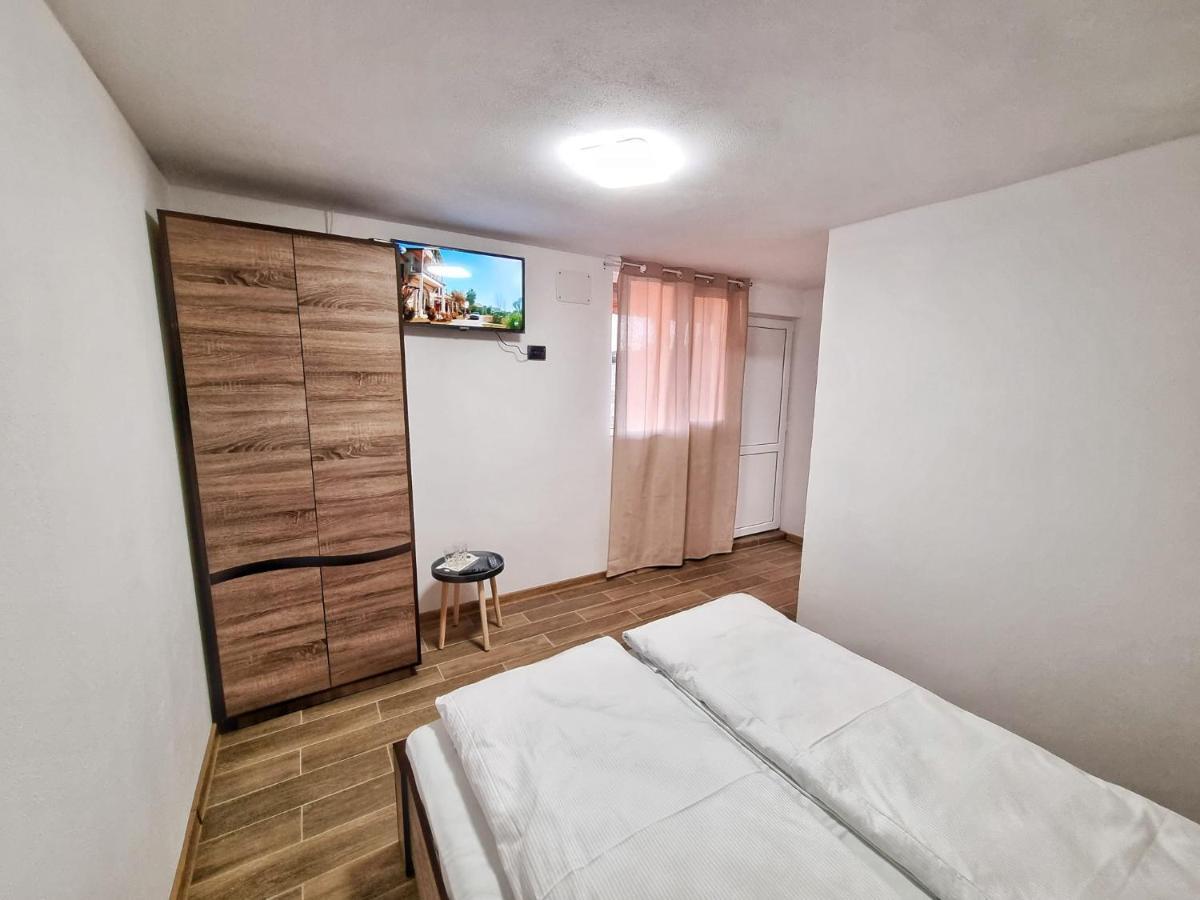 Cabana Varad Coronini Moldova Veche Esterno foto