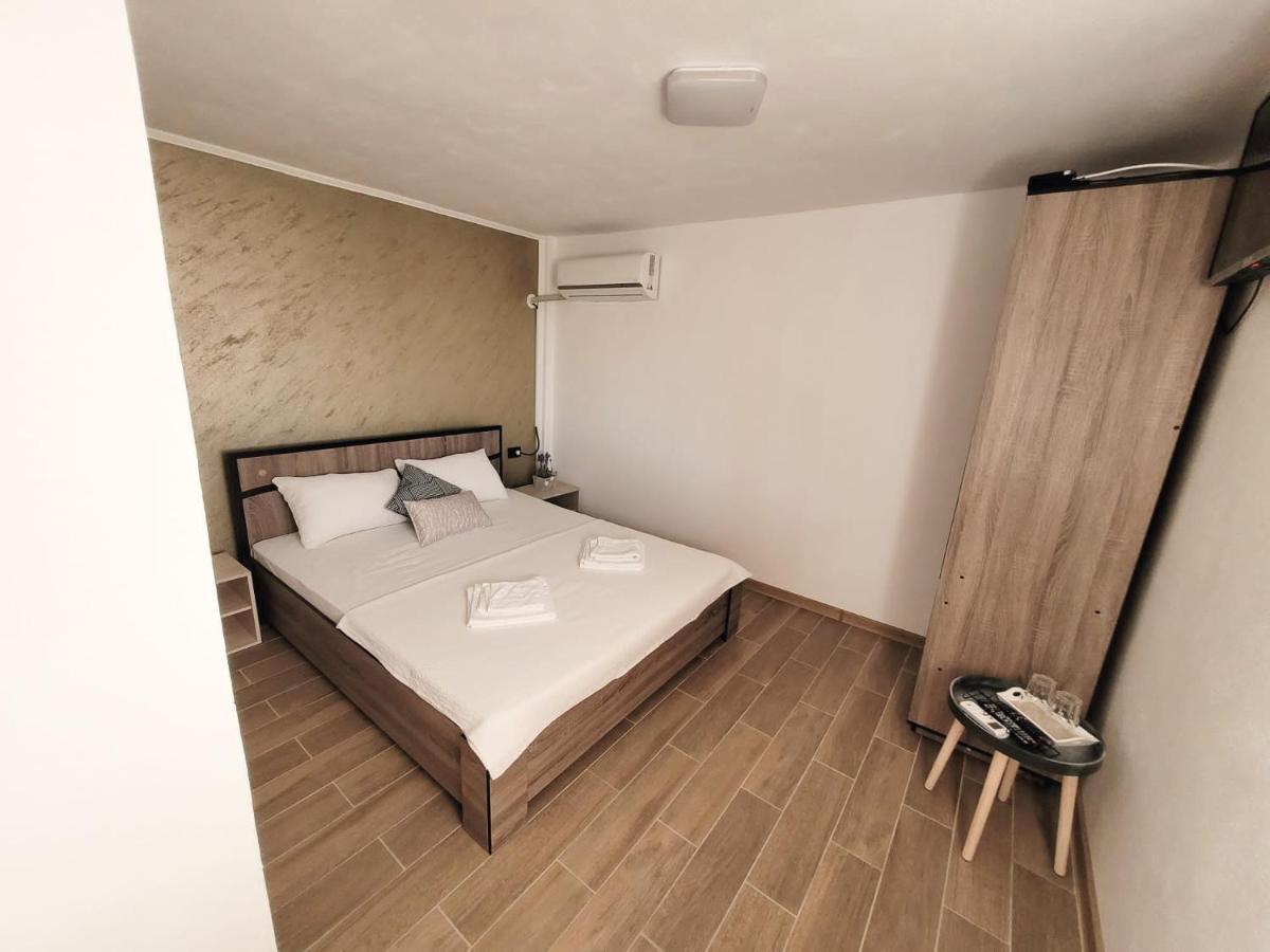 Cabana Varad Coronini Moldova Veche Esterno foto