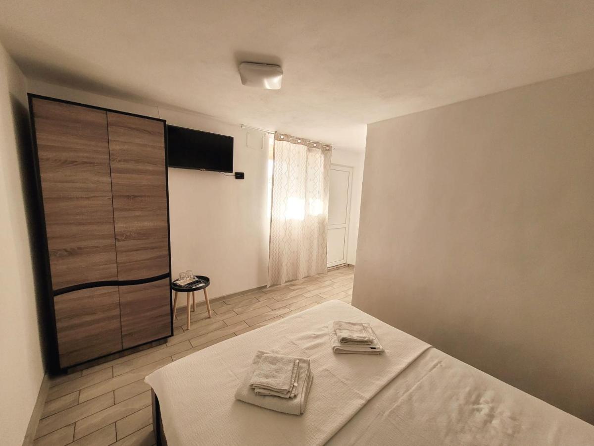 Cabana Varad Coronini Moldova Veche Esterno foto