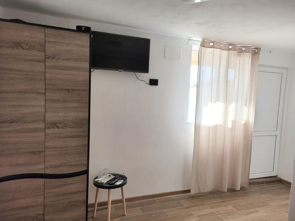 Cabana Varad Coronini Moldova Veche Esterno foto
